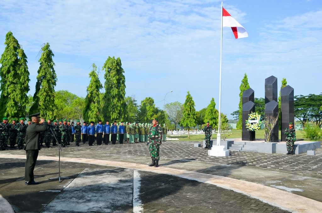 Rangkaian Hut Tni Ke Kodim Bojonegoro Ziarah Ke Makam Pahlawan