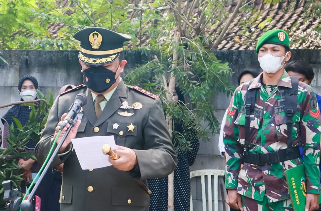 Pimpin Upacara Pemakaman Jenazah Anggota Tni Dandim Bojonegoro Tunai